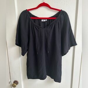 JW Anderson Uniqlo Black linen top size large perfect for summer travel
